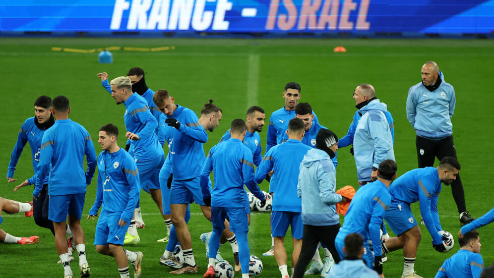 Aficionados de Francia e Israel huyen del Stade de France