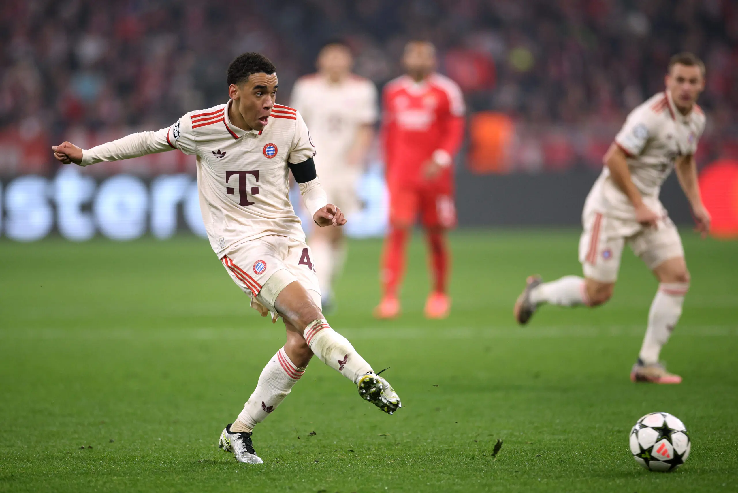 Musiala Lleva al Bayern de Vuelta en la Champions League Contra el Benfica