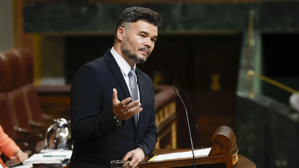 El chándal con el que Gabriel Rufián llegó al Congreso: "Es una persona normal que quiere pasar desapercibido"