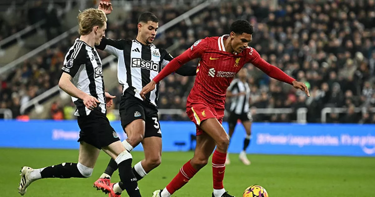 Fabian Schär sorprende a Liverpool con un gol tardío y asegura un empate para Newcastle en un emocionante partido