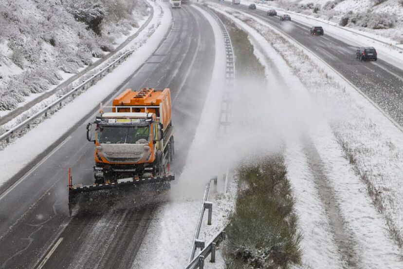 La tormenta ártica pone a cinco comunidades en alerta roja por nieve, viento y oleaje