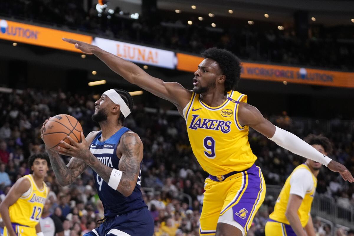 NBA: Timberwolves de Minnesota Arrasan a los Lakers de Los Ángeles con Destacadas Actuaciones de Julius Randle y Rudy Gobert