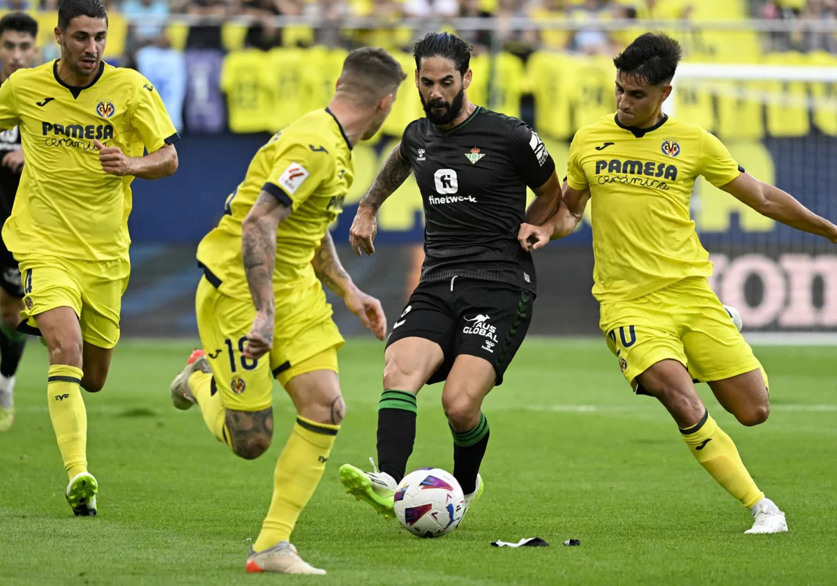 Cuadra Fernández en el ojo del huracán mientras Betis vence a Villarreal en un emocionante partido